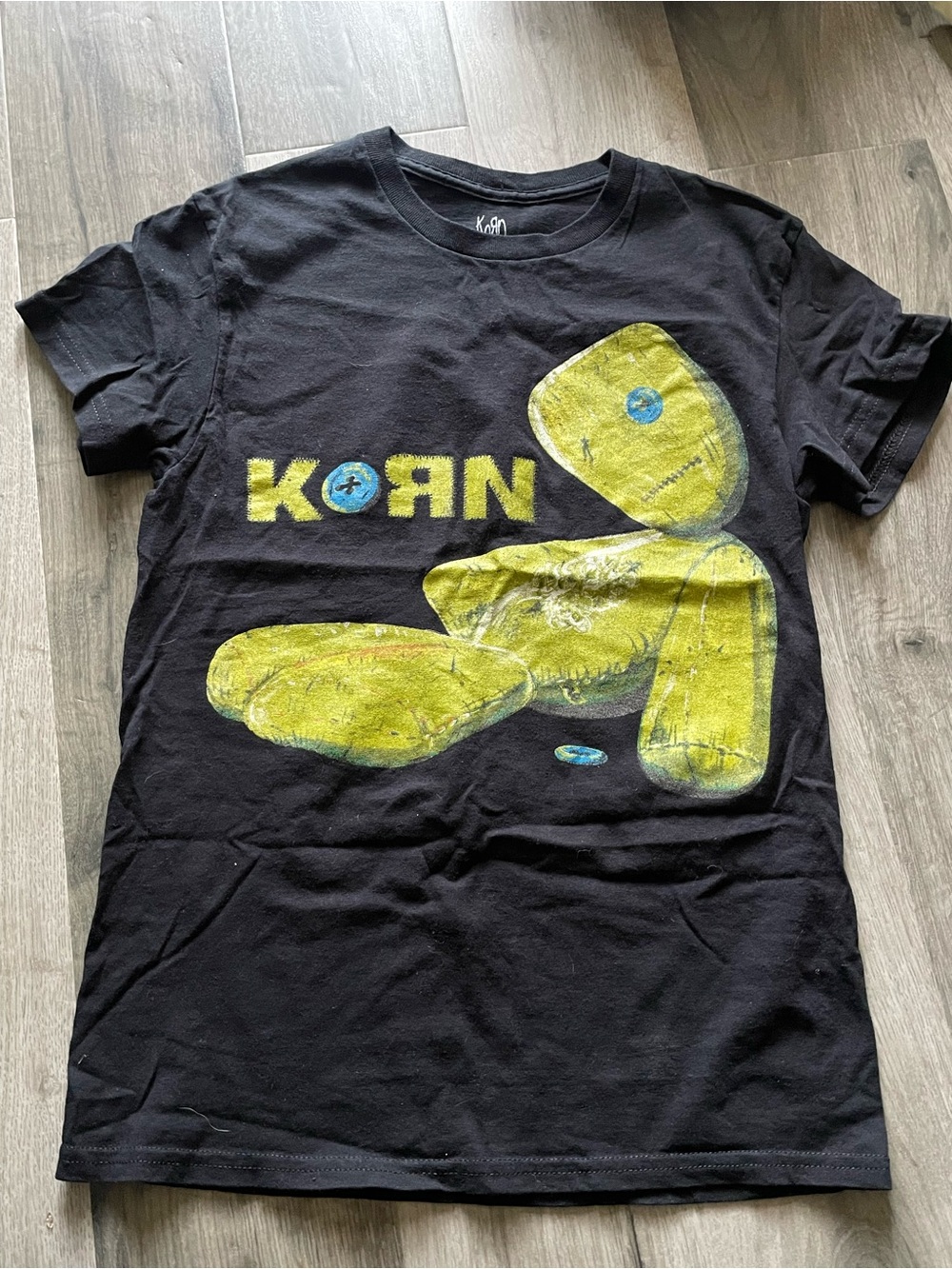 Women's Black Short Sleeve Korn